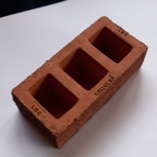 VINTAGE SCALE MODEL OF A LONDON BRICK COMPANY PHORPES CELLULAR BRICK..IDEAL PROP