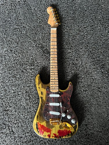 Miniature guitar - 😎🎸✨miniature,
