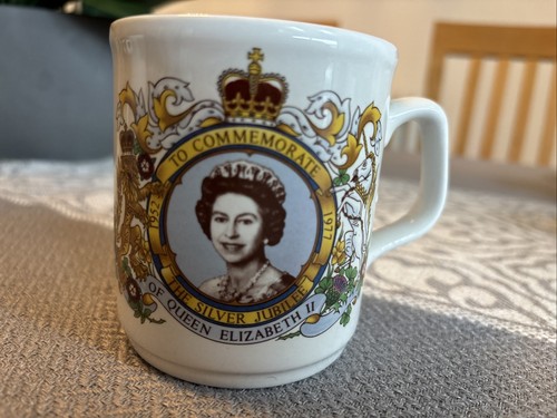 Queen elizabeth mug - queen, ii