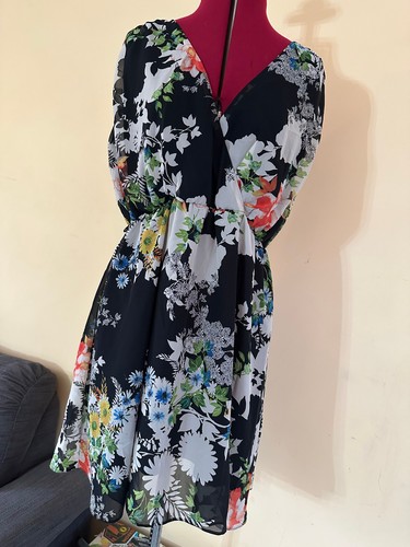Beautiful black floral billie - black,