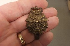 MILITARY BADGE CANADIAN ARMY