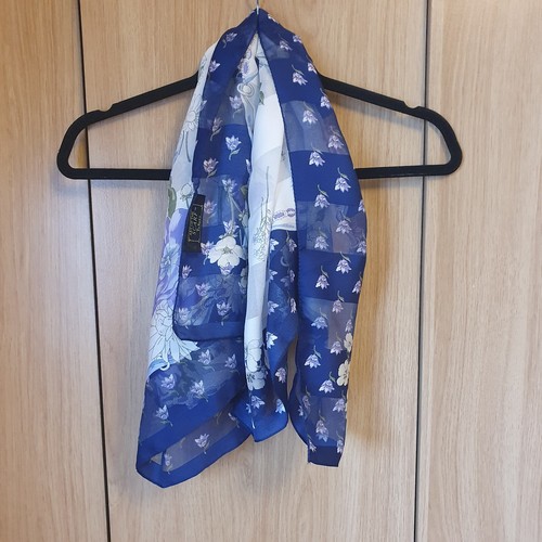 Art the scarf - of,