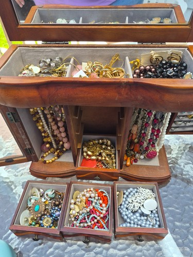 Vintage jewelry box packed - vintage,