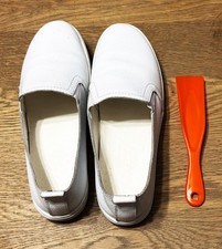 PAIR OF LADIES WHITE CROWN GREEN OR LAWN BOWLS SHOES SIZE 5