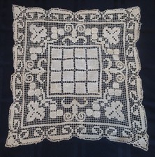 Vtg Bobbin Lace Grapes Leaves