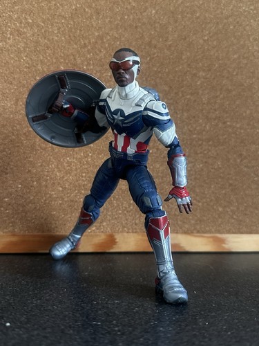Marvel legends captain - marvel,