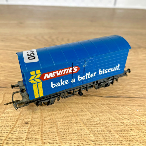 Hornby r137 mcvities closed - r137,
