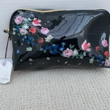  Ted Baker London Emiy