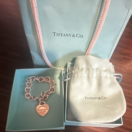 Tiffany return to - return,