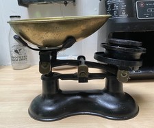 Victor Cast Iron Kitchen Balanced Scales with Pan & 1 b 2b  weights. Vintage. 