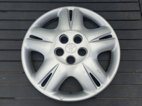 Toyota avensis wheel trim - 15",