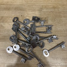 Job Lot Of 16 Old Keys 