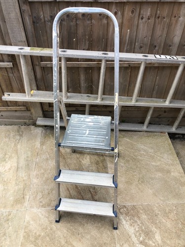 Aluminum step ladder - step,