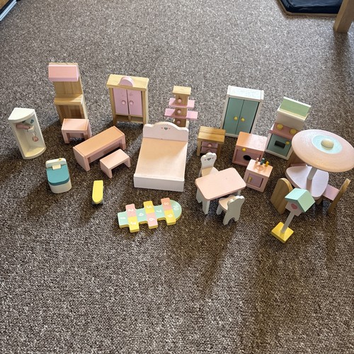 Pink wooden dolls - pink, house
