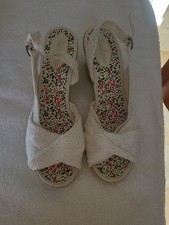 Skechers Cali Size 7, White