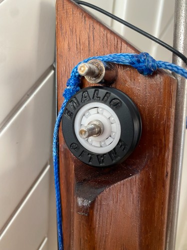 Invert ceramic roller pulleys - invert,