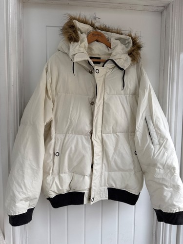 Foot locker cream puffet - locker,