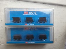 Peco GR-330 Hudson Rugga V-Skips Brown 3PK 009 Gauge 2 Boxes