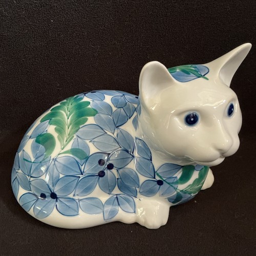 Chinese porcelain cat figurine - porcelain,