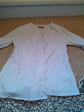 Maternity isabella oliver blouse size 3 white. Pretty sleeves 