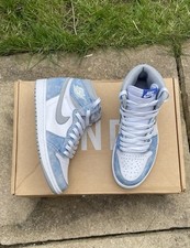 Jordan 1 Retro High OG Hyper
