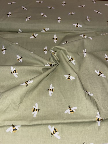 Sage green bumblebee print - green,