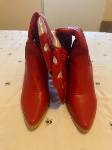 Women red and white - and,