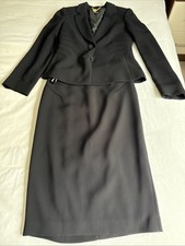 Hobbs skirt/ jacket suit in black , super stylish. Single breasted jacket