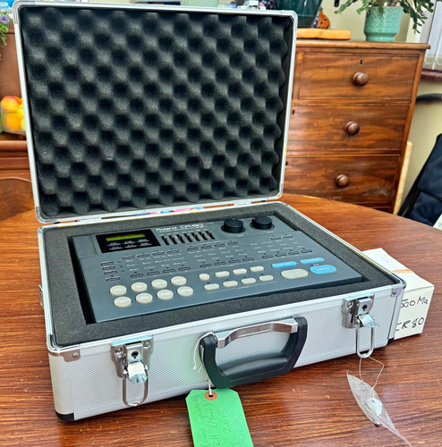 Roland drum machine - cr-80,