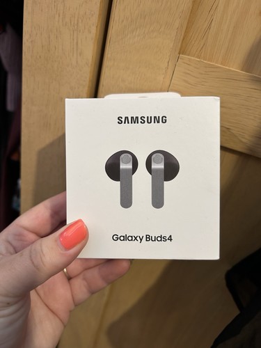 Brand new samsung - brand, buds