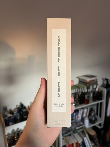 Serge lutens dans bleu qui - dans,