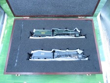 Bachmann 32-150 Limited Edition Class N15 box set Southern 1863 & SE&CR 810 mint