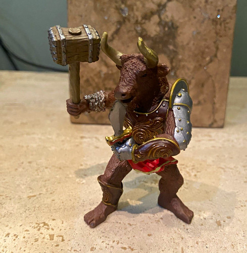 Vintage papo minotaur fantasy - minotaur,