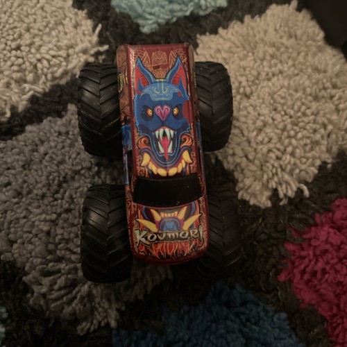 Hot wheels monster jam 64 - hot,