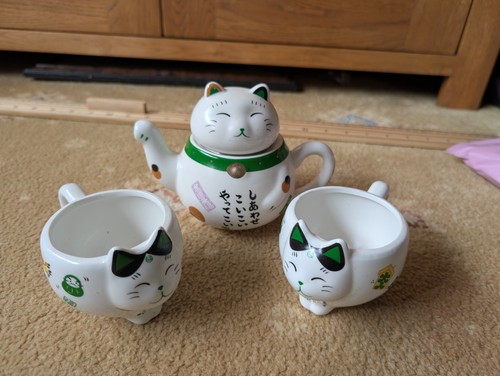 Japanese maneki neko lucky cat - lucky,