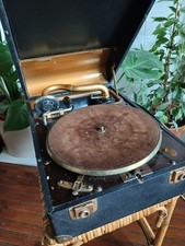 Vintage  GRAMOPHONE WIND UP