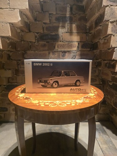 Autoart bmw 2002 - autoart,