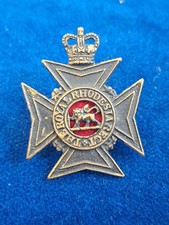 ROYAL RHODESIA REGIMENT BLACKENED BRASS CAP BADGE ON LUGS QUEENS CROWN ORIGINAL