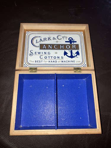 Vintage wooden trinket box - trinket,