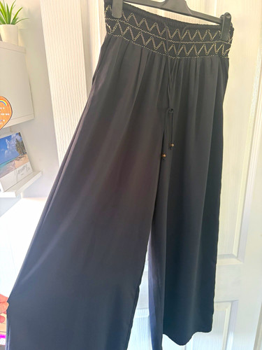 River island black - river, wide