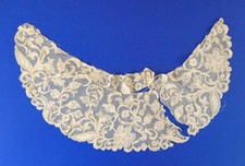 AN ANTIQUE BURANO NEEDLE LACE PART COLLAR -with Provenance