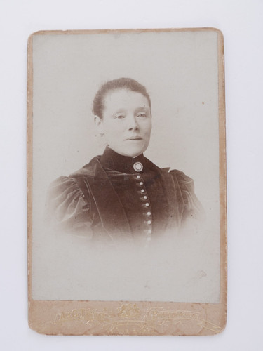 Victorian cabinet card - cabinet, lady