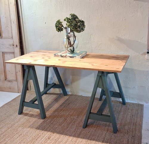 Rustic wooden trestle - , table