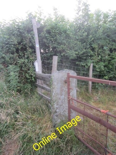 Photo 6x4 stone - stone, post