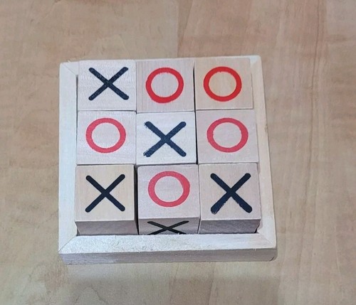 Noughts crosses set tic - &,