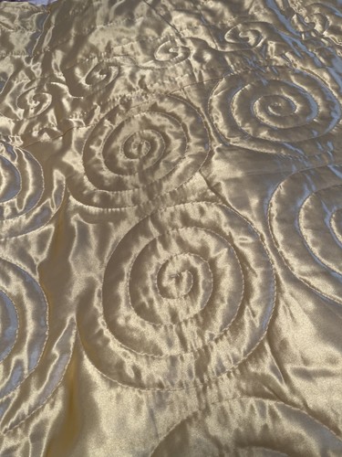 Lovely yellow gold bedspread - gold,