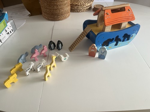 Toy van noah ark shape - van, noah's