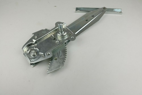 Right rear window - right, winder