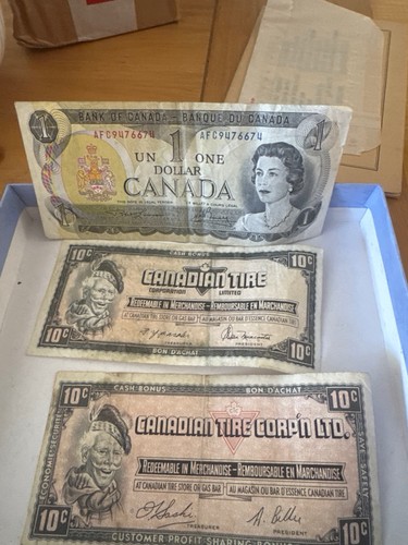 Vintage canadian currency - canadian,