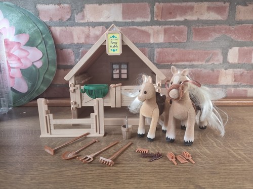 Sylvanian families stable - families,
